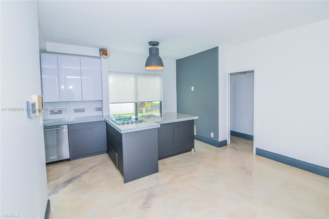 Building Photo - 3 br, 2 bath Condo - 8694 Via Reale Apt 3