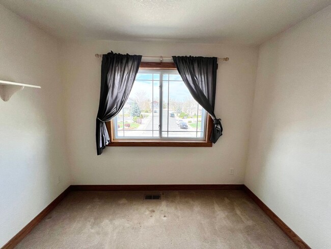 Building Photo - 3 bed, 3 bath Home in Poudre Overlook Neig...