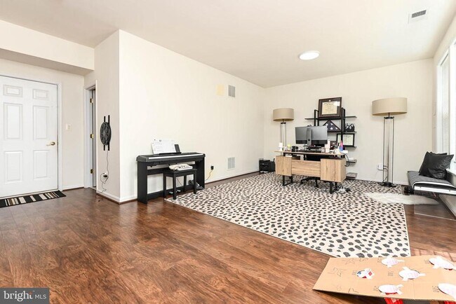 Building Photo - 829 Valemount Terrace NE