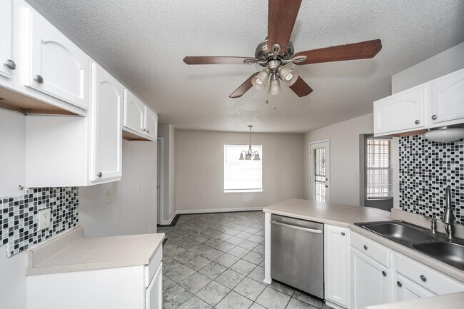 Building Photo - 4560 Cedar Ridge Cove