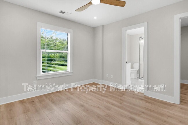 Building Photo - 1752 Skinner Ave