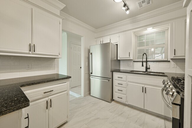 Building Photo - 2525 SE 47th St