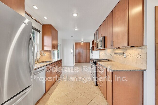 Building Photo - 2430 S Eagle Way