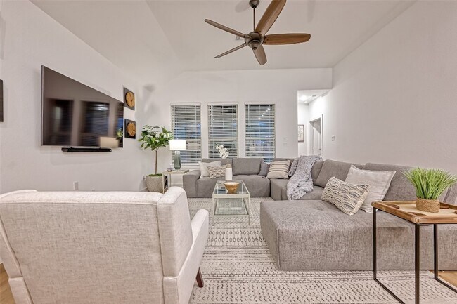 Building Photo - 7933 Wild Thicket Dr