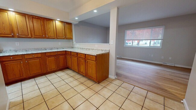 Building Photo - Elyria - updated 3 bed/1 bath townhouses for rent!