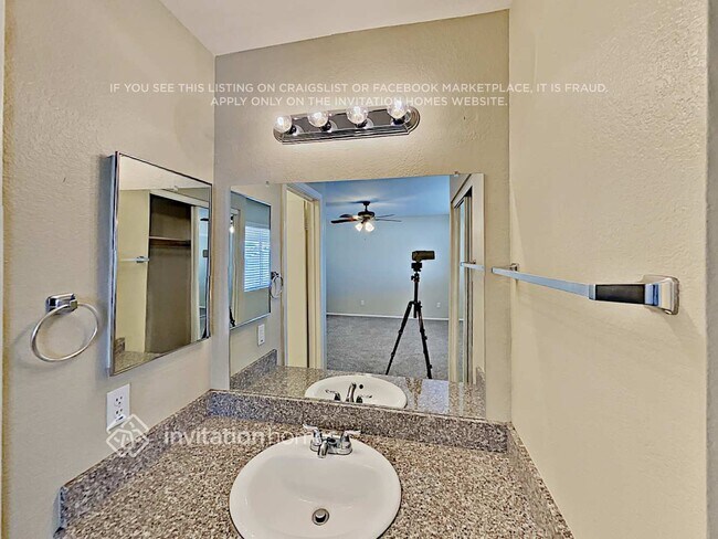 Building Photo - 519 N Balboa