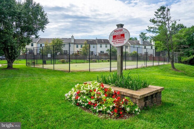 Building Photo - 3700 Roxbury Ln