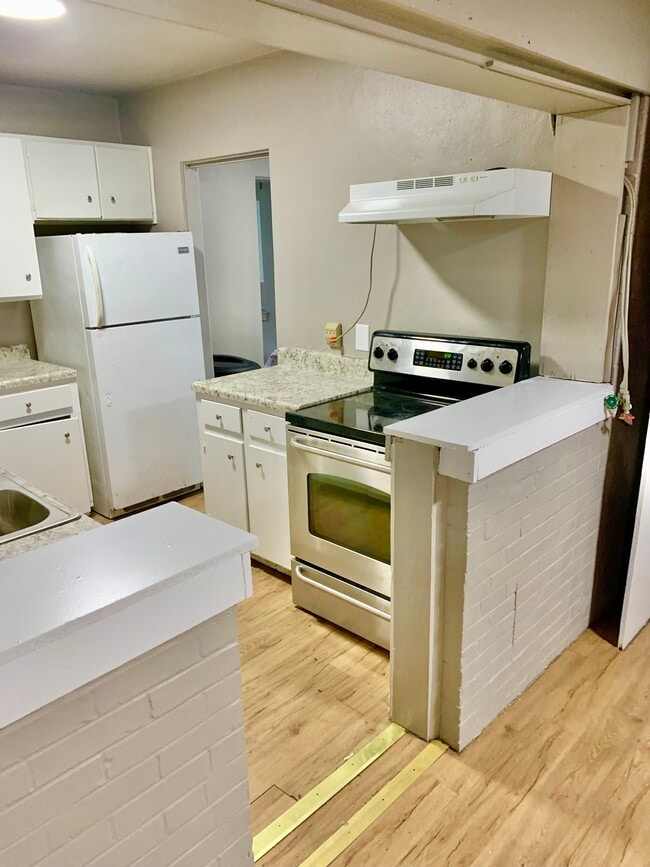 Building Photo - 2010 Royal St