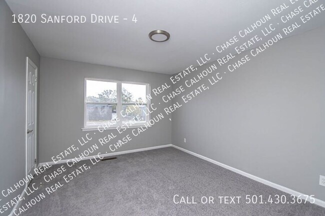Building Photo - 1820 Sanford Dr