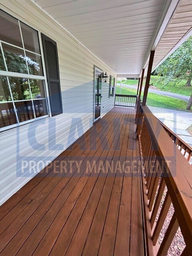 Building Photo - Newly renovated 3 bedroom, 2 bath ranch home!