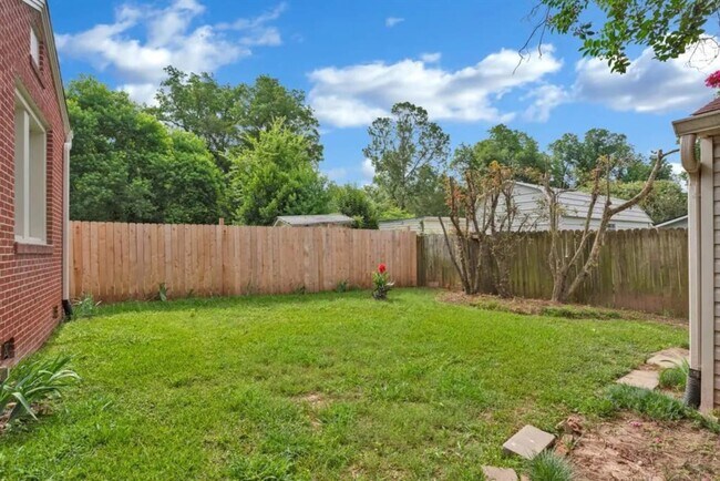 Building Photo - Albany Avenue