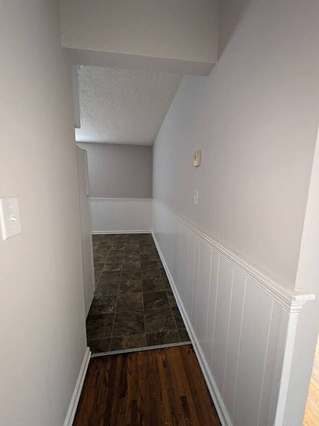 Building Photo - Martha Lane-414