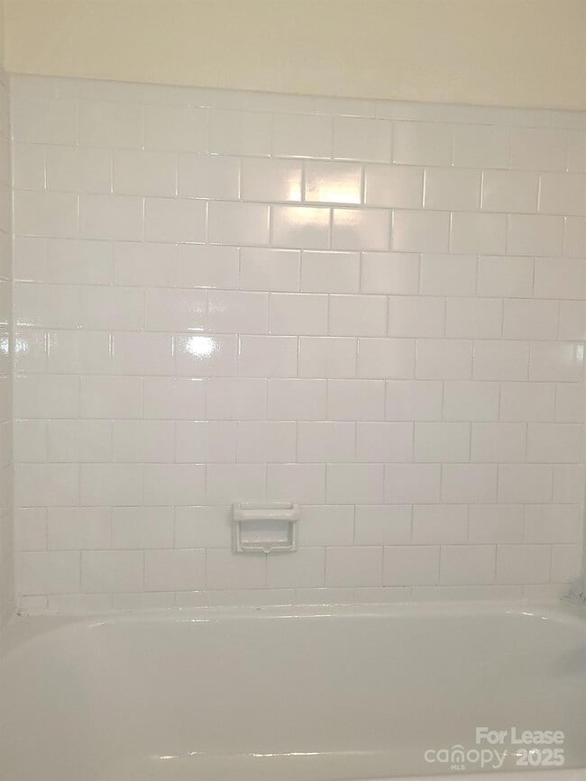 Building Photo - 2114 Brandon Cir