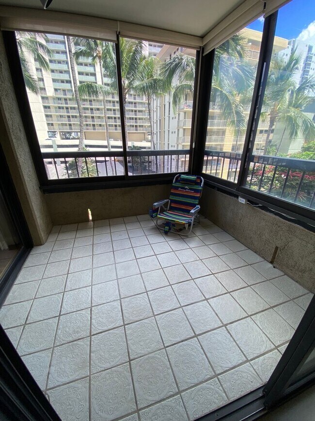 Building Photo - 2215 Aloha Dr