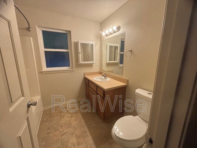 Building Photo - 175 Barron Ct