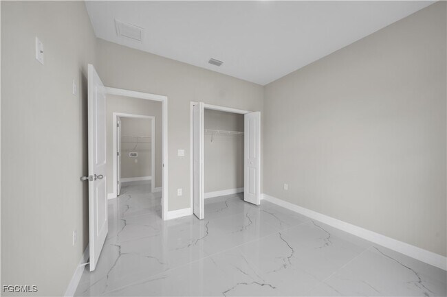 Building Photo - 543 McArthur Blvd