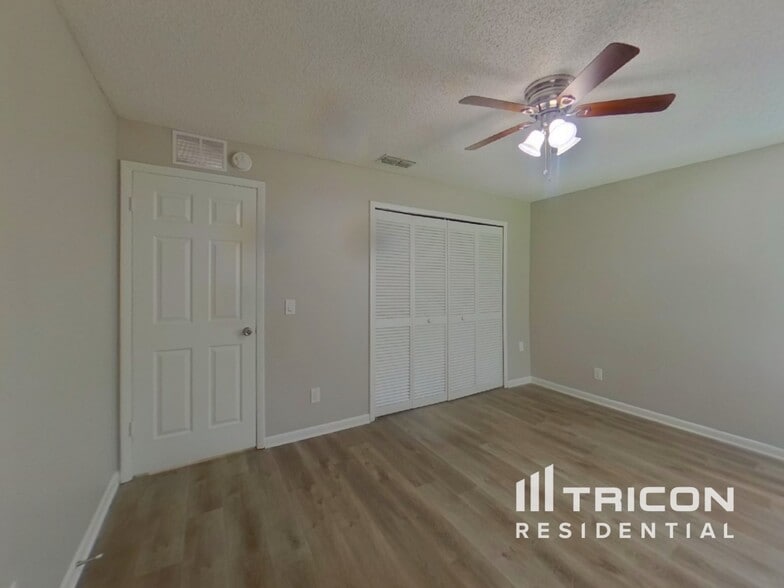 Building Photo - 1519 Carter Oaks Dr