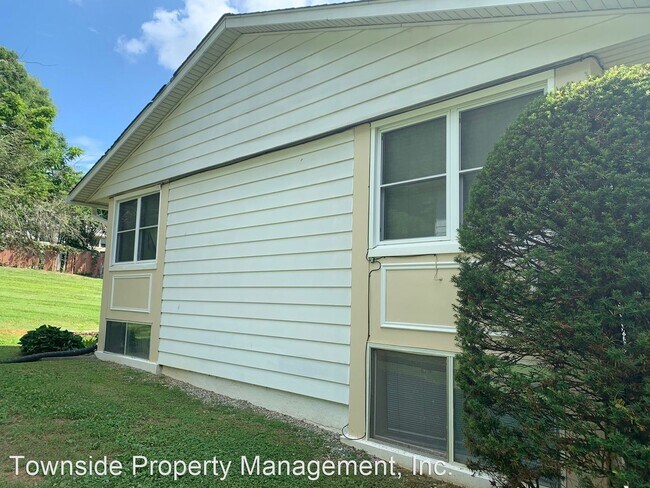 Building Photo - 5 br, 3 bath House - 924 McBryde Lane