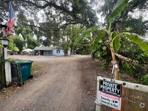 Building Photo - RYDEs Triplex 5739 7th St Ct E Bradenton