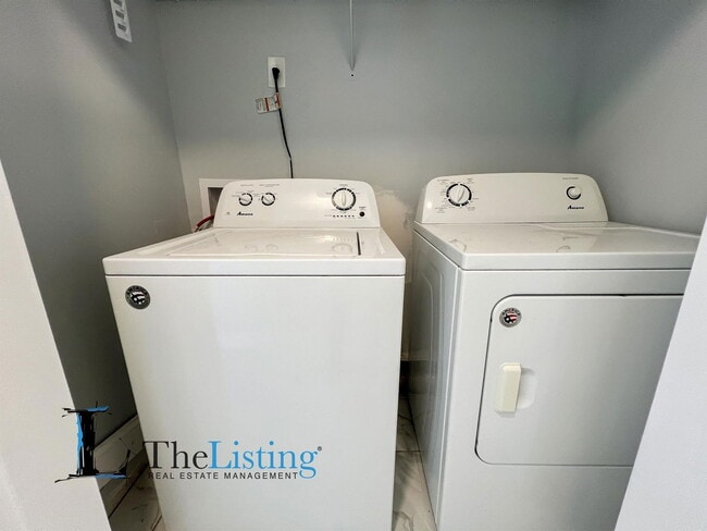 Building Photo - 2482 Lakeway Branch Dr