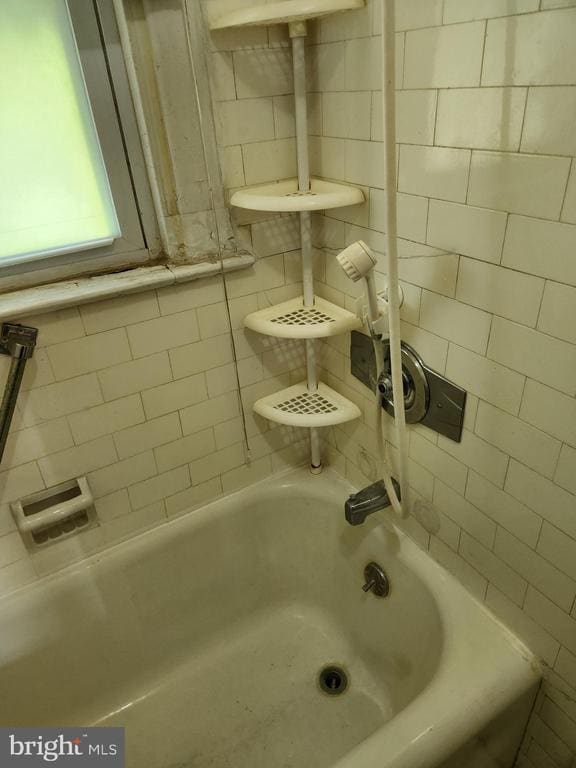 Building Photo - 810 Rundale Ave