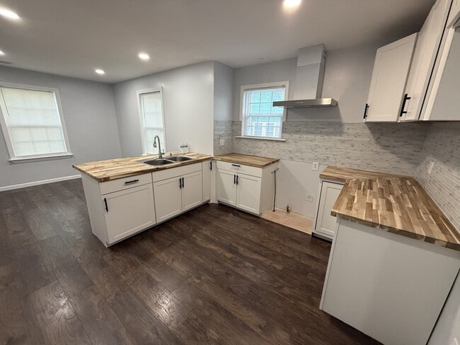 Building Photo - 1031 N Belvedere Blvd