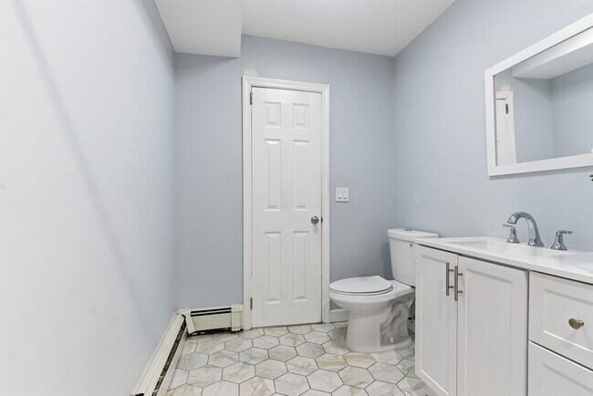 Building Photo - 336 W Palisade Ave