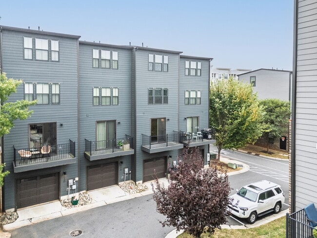 Building Photo - 418 W Tremont Ave