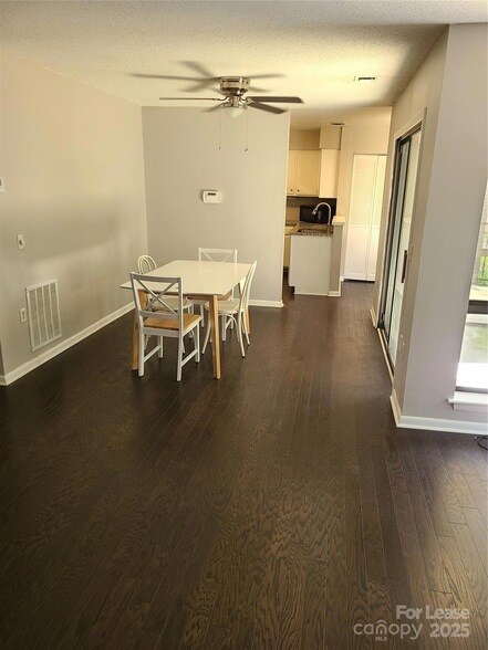 Building Photo - 4811 Spring Lake Dr