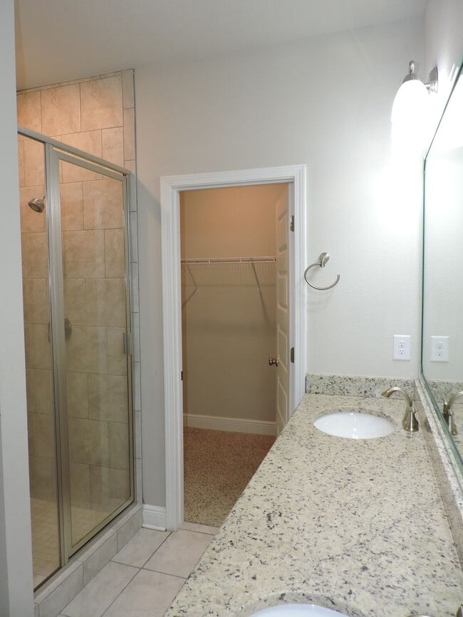Building Photo - Beautiful home in gated community!