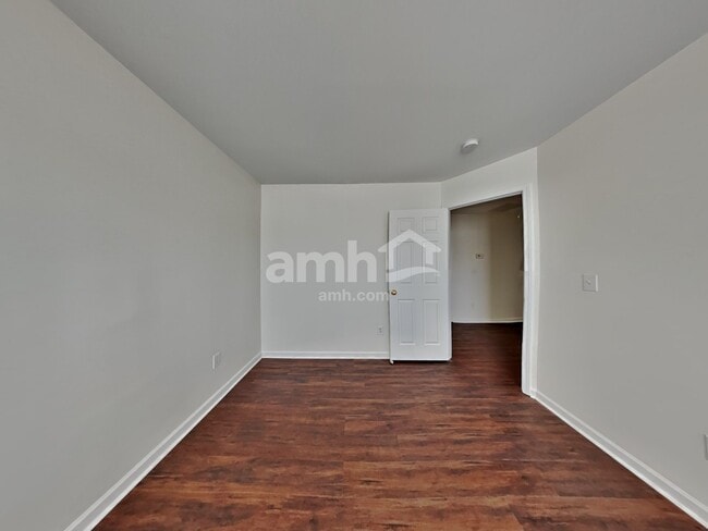 Building Photo - 237 Mott Rd