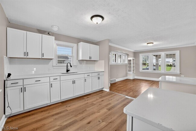 Building Photo - 4874 E 95th St