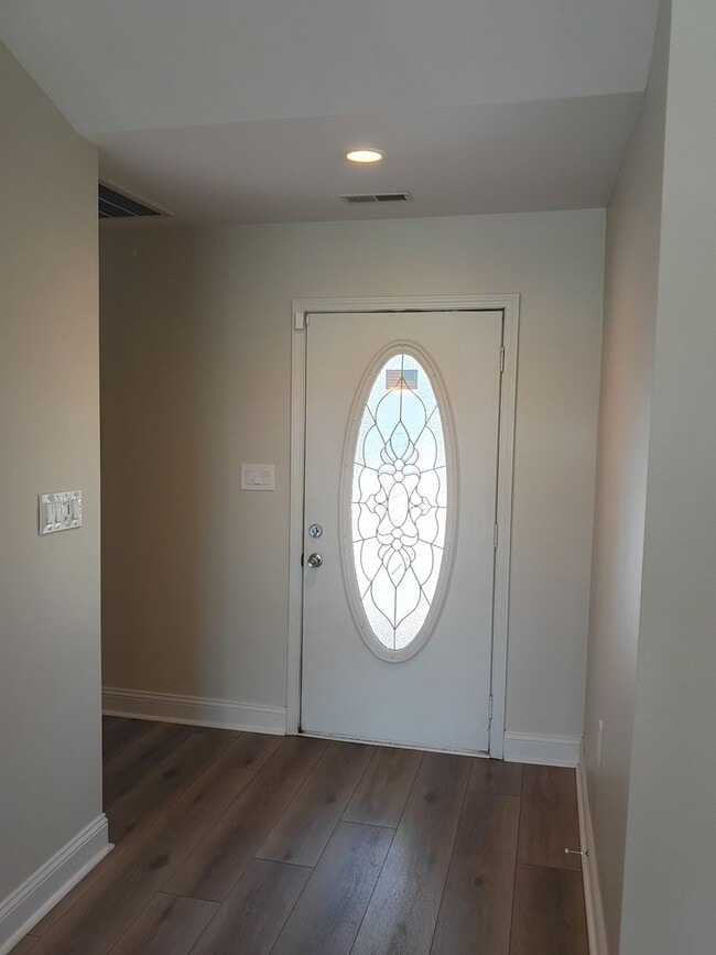 Building Photo - BRIDGEPORT