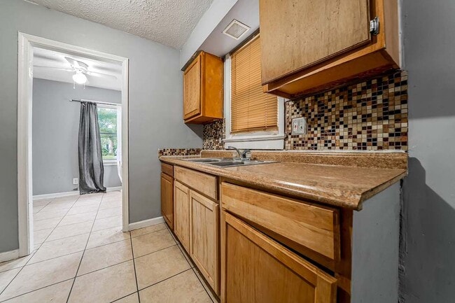 Building Photo - 2533 Greenvale Rd