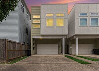 Building Photo - 2212 Hutchins St