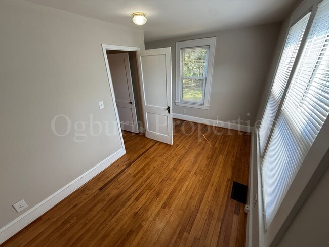 Building Photo - 649 Linville Rd
