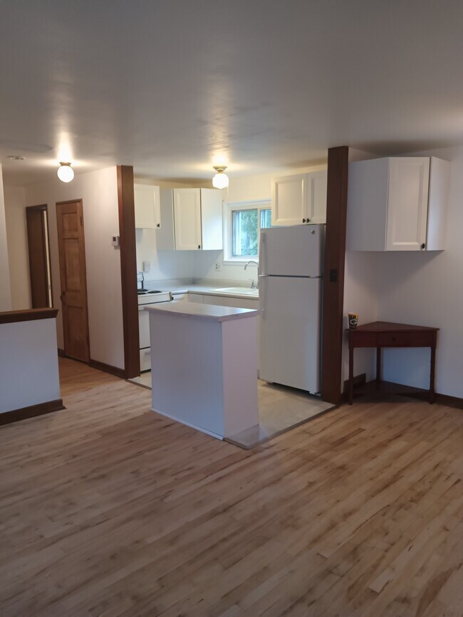 Building Photo - 5602 Bramble Ct