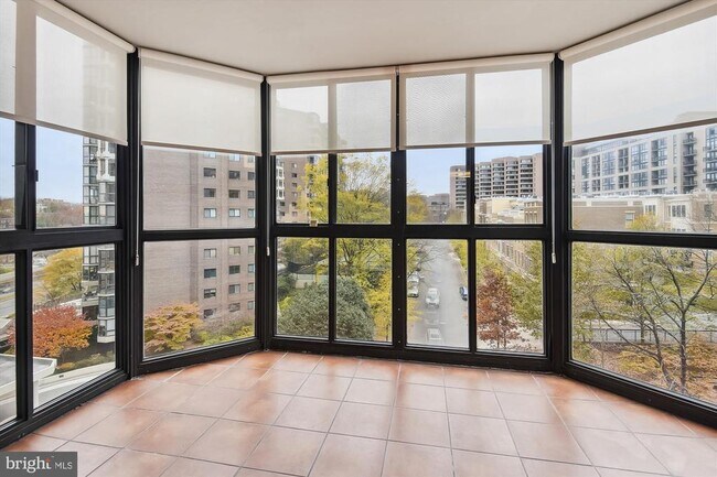 Building Photo - 1600 N Oak St