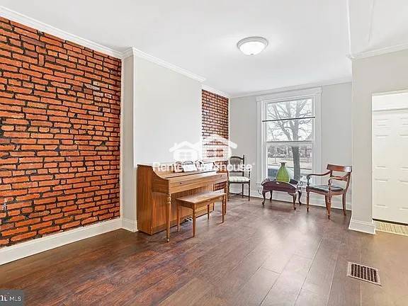 Building Photo - 2704 Wilkens Ave