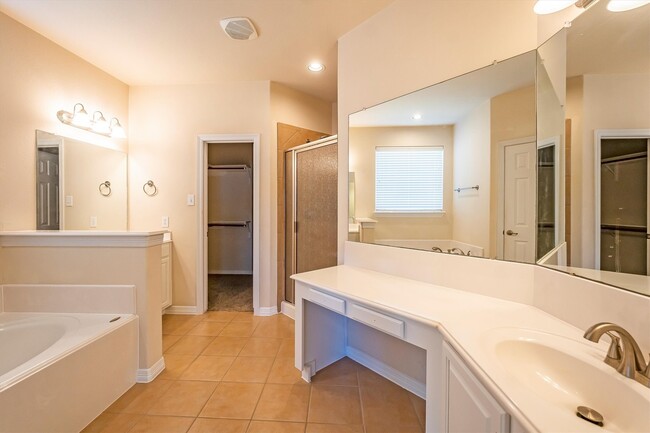 Building Photo - 25223 Hideaway Run Dr