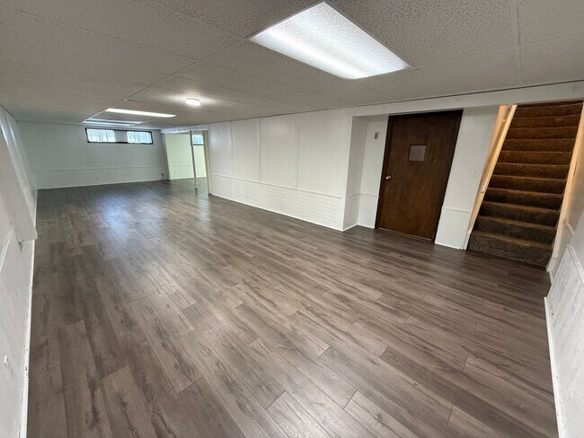 Building Photo - 5360 Glencullen Way