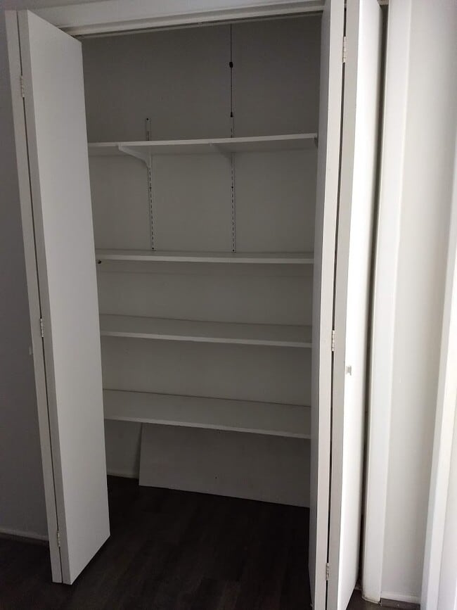 Building Photo - 29 Lakeshore Terrace