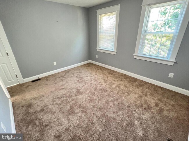 Building Photo - 3119 Harview Ave