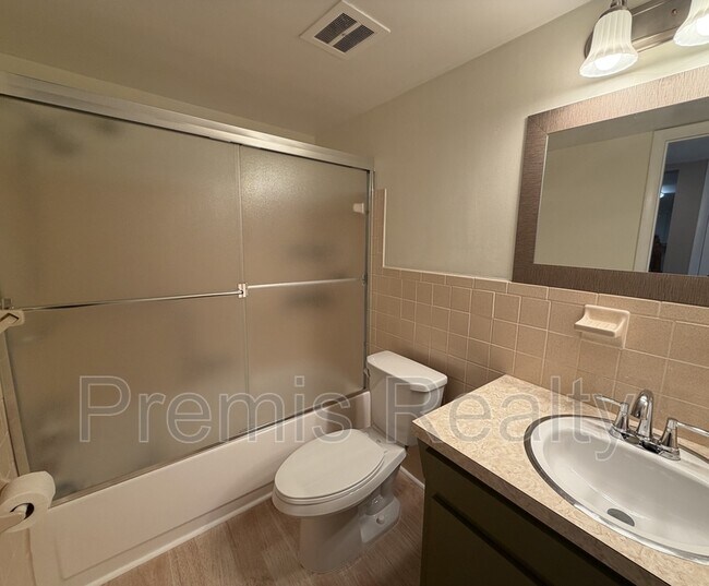 Building Photo - 2464 Australia Way E