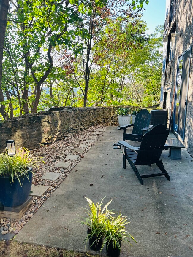 Building Photo - 182 Gay St