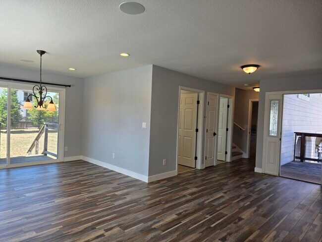 Building Photo - 780 W Cotati Ave