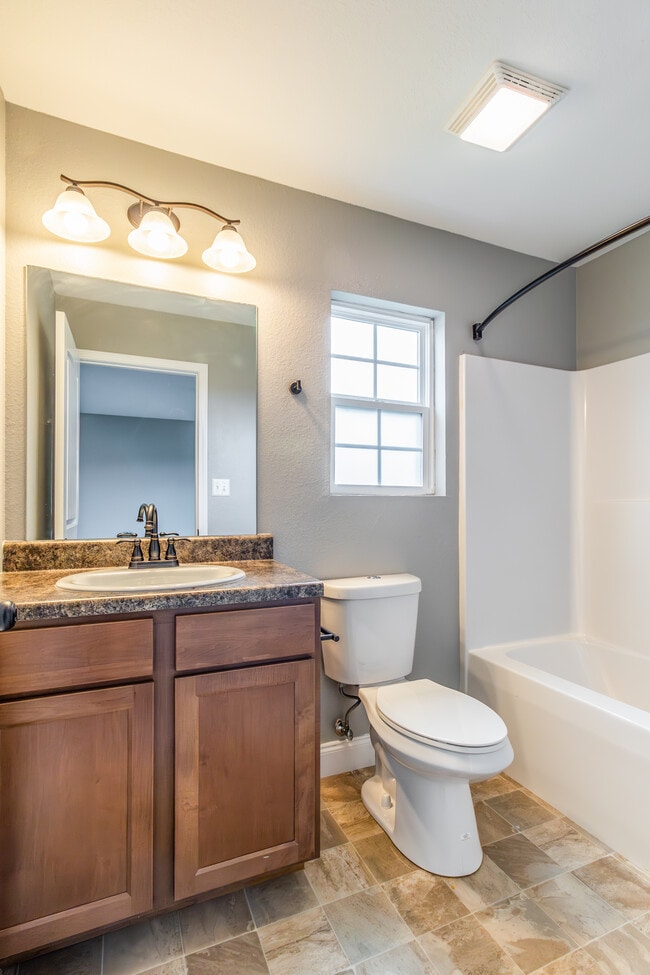 Building Photo - 926 Warrior Hill Dr