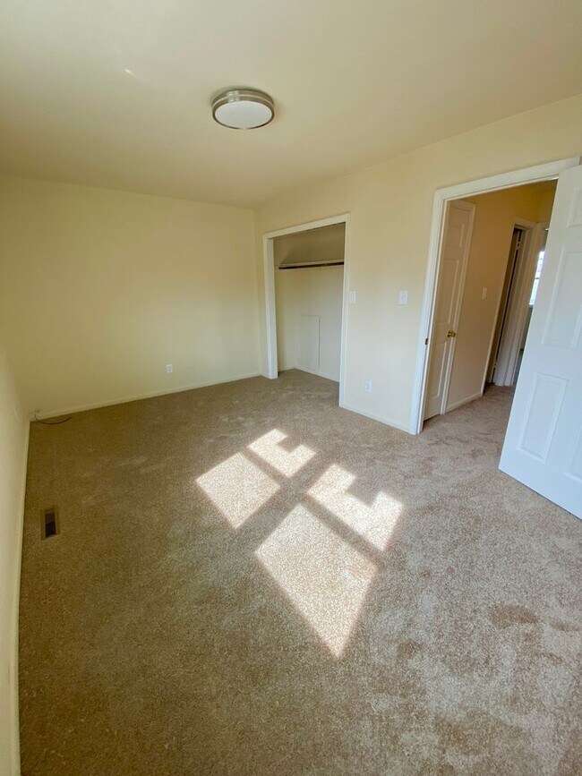 Building Photo - 808 Arlington Rd