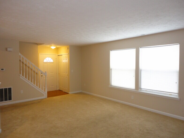 Building Photo - 2820 Dawnlake Dr