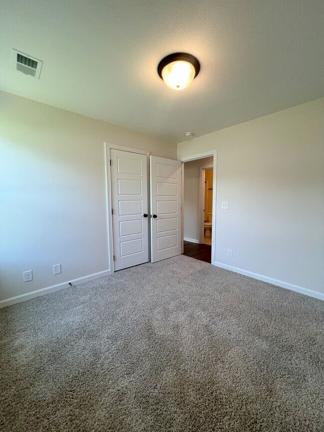 Building Photo - 702 Gleason Dr